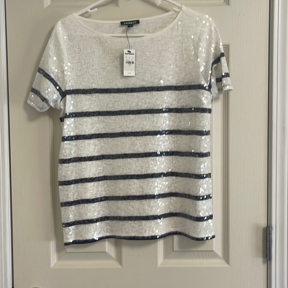 Sequenced tee